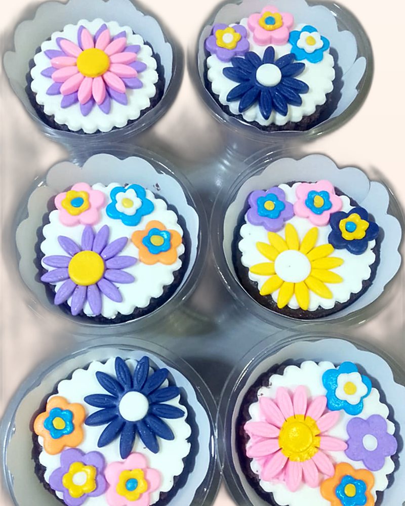 Cupcakes decorados con flores de fondant