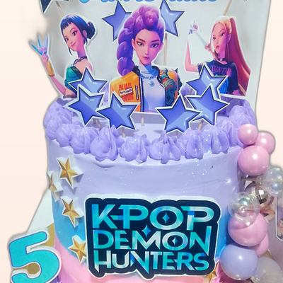 Torta temática de personajes hecha por JHOMI