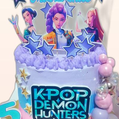 Torta temática de personajes hecha por JHOMI