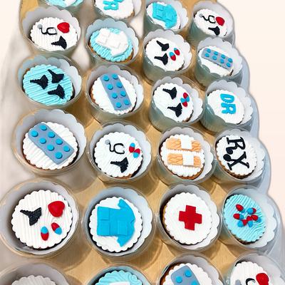 Bocaditos y cupcakes hecha por JHOMI