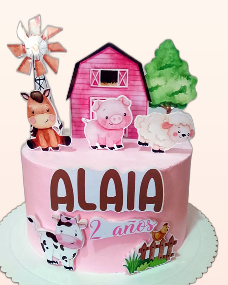 Torta temática de granja con nombre en fondant